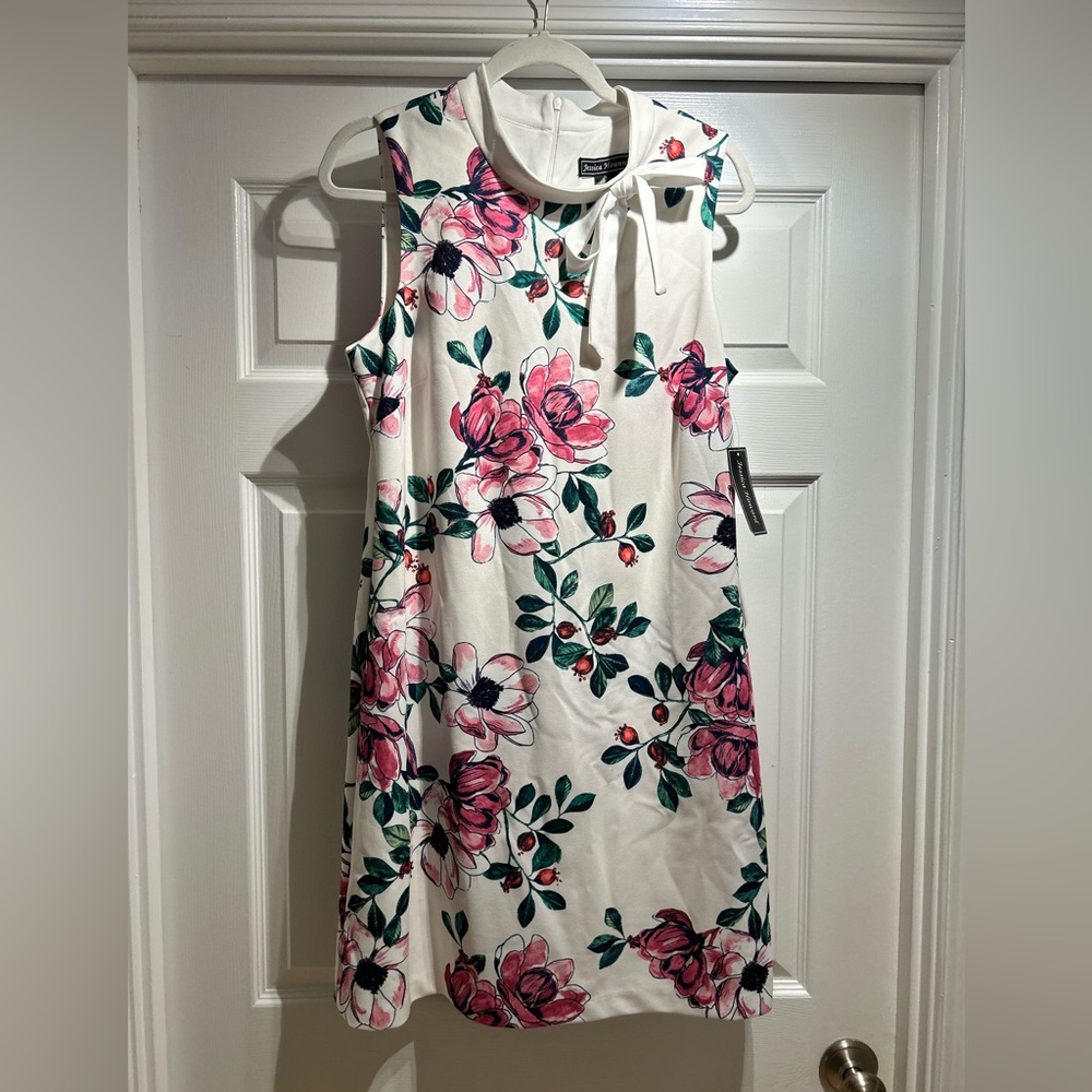 NWT Jessica Howard White Dress with Floral Accents